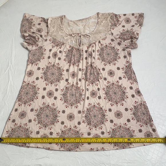 Torrid multicolor soft boho flutter sleeve top - Picture 9 of 13